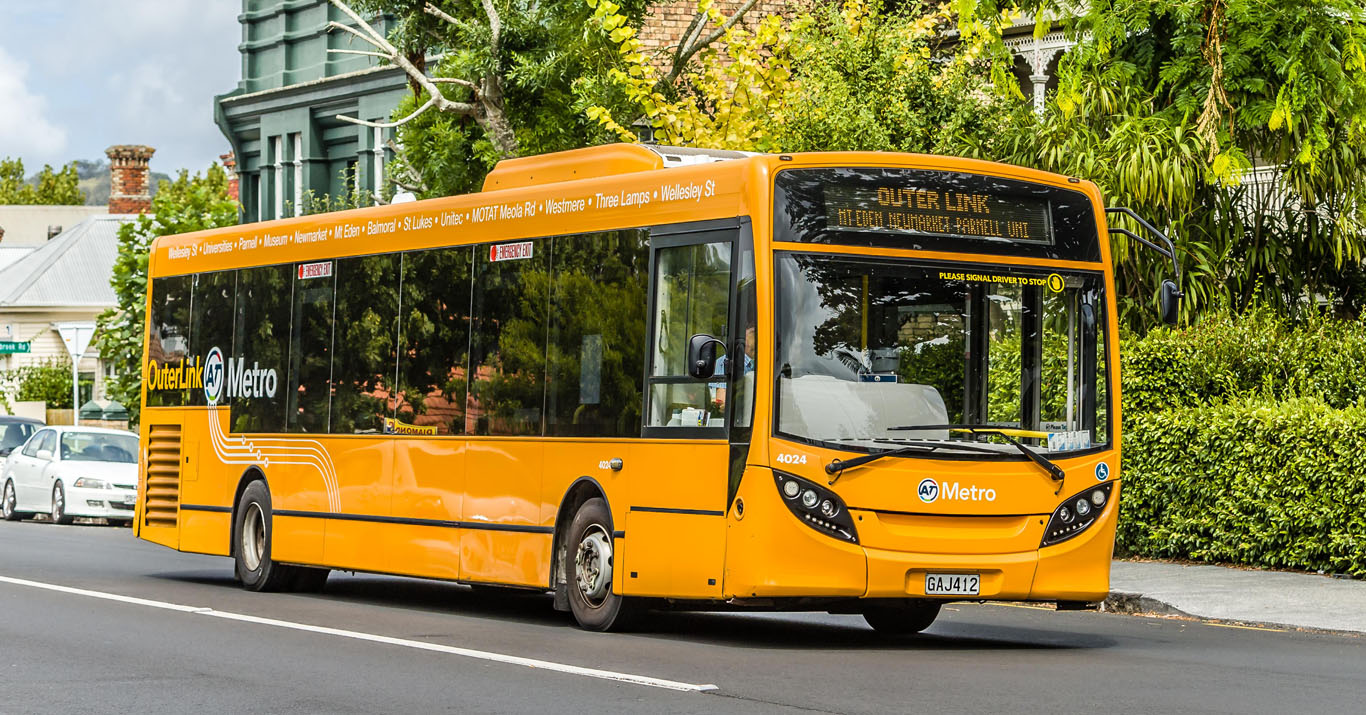 Outerlink Bus - Get Around Auckland | Hello Auckland - Hello Auckland